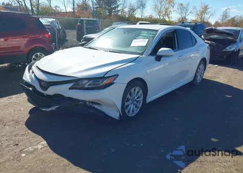 2019 Toyota Camry Le z USA, uszkodzony, nr VIN 4T1B11HK6KU853933